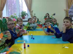 Занятия по аппликации в старшей группе на тему: «Подарок маме»
